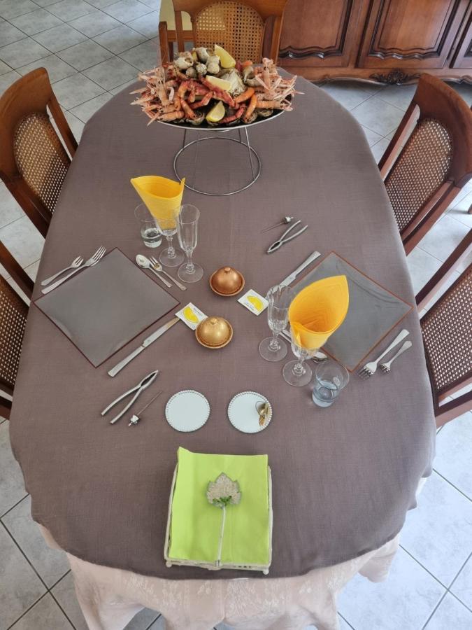 Le Calme Acomodação com café da manhã Plessé Exterior foto